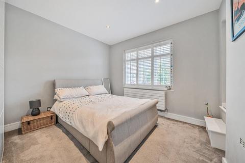 116 Tilehurst Road, London, SW18 3EY