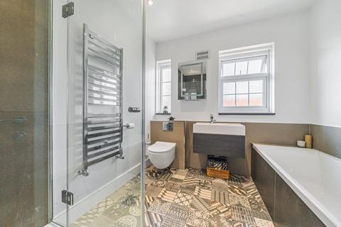 116 Tilehurst Road, London, SW18 3EY