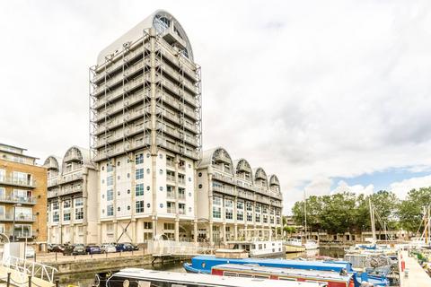 2 bedroom flat to rent, Baltic Quay, Canada Water, London, SE16