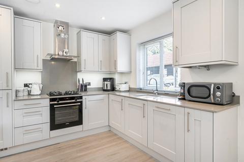 49 Bryan Gardens, Binfield, Bracknell, RG42 4JQ