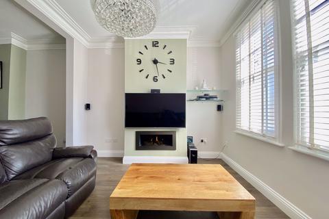 5 bedroom terraced house to rent, Perch Street, London E8