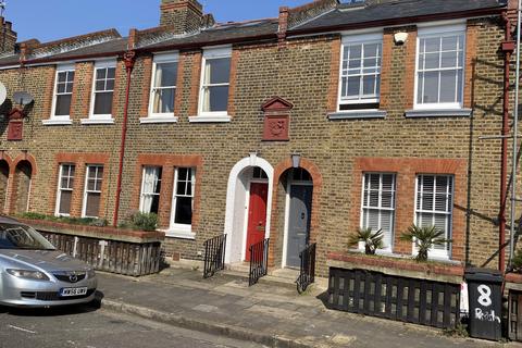 5 bedroom terraced house to rent, Perch Street, London E8