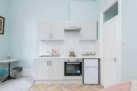 Flat 2, 138 Warwick Way, London, SW1V 4JD