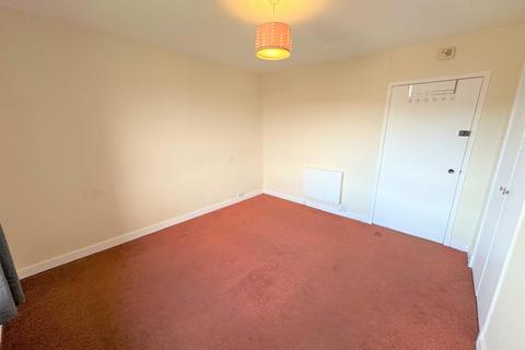 3 bedroom flat to rent, Loganlee Terrace, Dundee, DD2