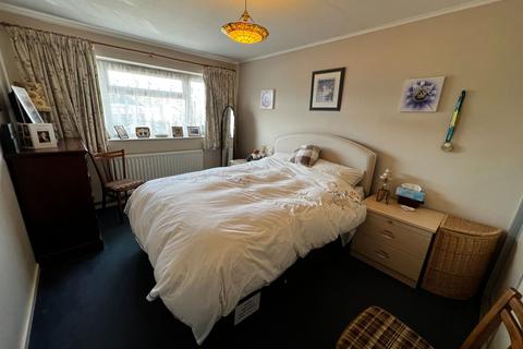 18 Bennett Close, Cobham, KT11 1AJ