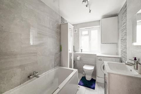 2 bedroom flat for sale, Woodville Road, Thornton Heath CR7