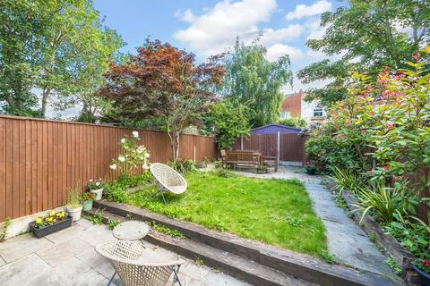 2 bedroom flat for sale, Larch Road, London, NW2