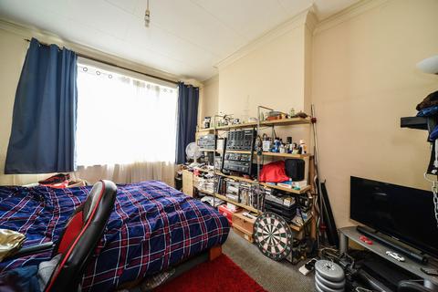 37 Deal Road, London, SW17 9JW