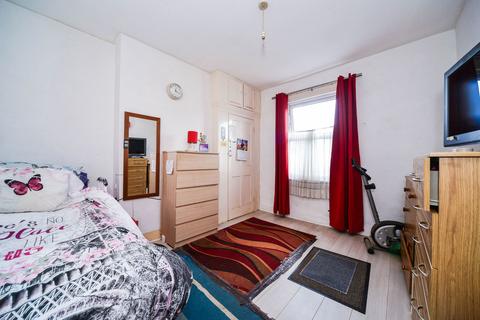 37 Deal Road, London, SW17 9JW