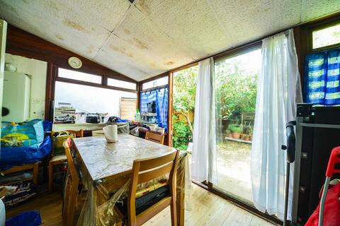 37 Deal Road, London, SW17 9JW