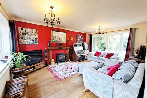 4 bedroom detached house for sale, Chesterwood Road, Stoke-on-trent ST6