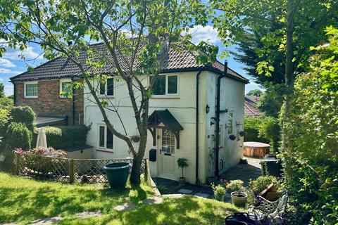 1 Wealden Close, Crowborough, TN6 2ST