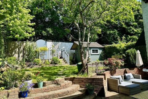 1 Wealden Close, Crowborough, TN6 2ST