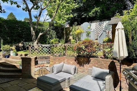 1 Wealden Close, Crowborough, TN6 2ST
