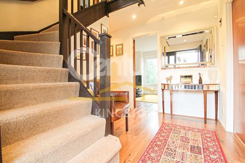 4 bedroom detached house to rent, Northcliffe Close, WORCESTER PARK KT4