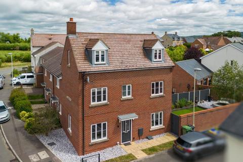 4 bedroom end of terrace house for sale, Whitstone Rise, Gloucester GL2