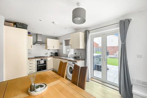 4 bedroom end of terrace house for sale, Whitstone Rise, Gloucester GL2