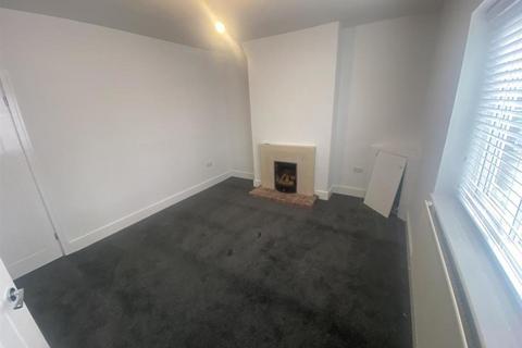 3 bedroom end of terrace house to rent, George Street, Langwith, Mansfield, Derbyshire, NG20