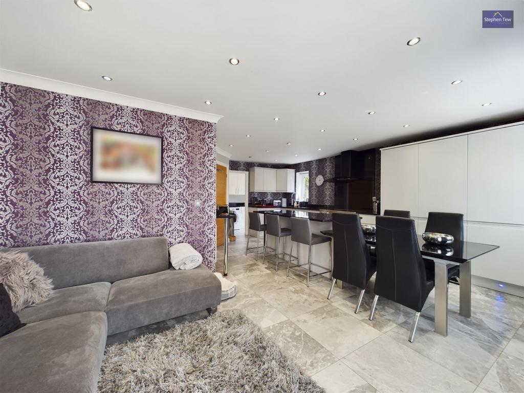 Kitchen/Living Area