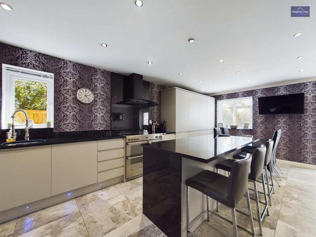 Kitchen/Living Area
