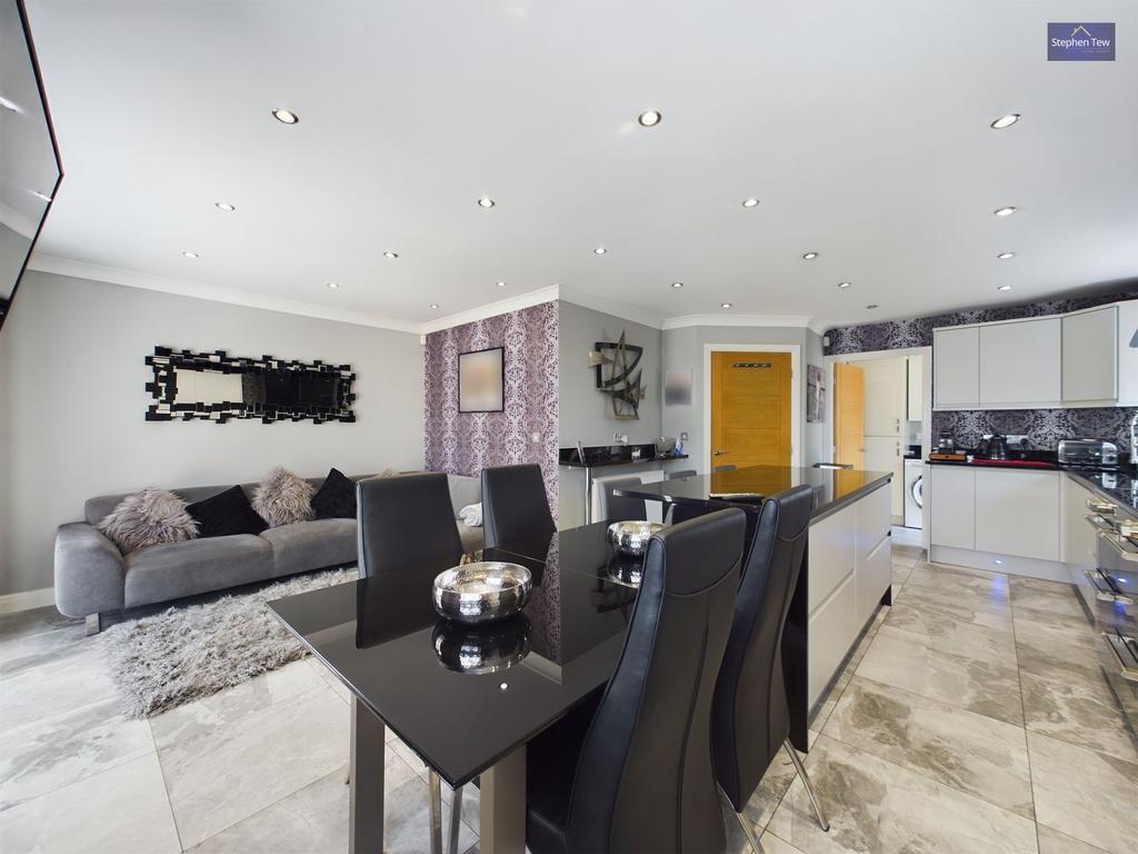 Kitchen/Living Area