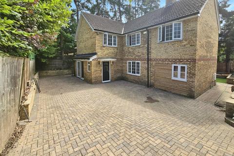 4 bedroom detached house for sale, Heathermount, Berkshire RG12