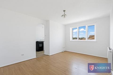 1 bedroom flat for sale, Wigston Close, London, N18