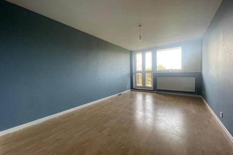 3 bedroom maisonette for sale, Leontine Close, London SE15