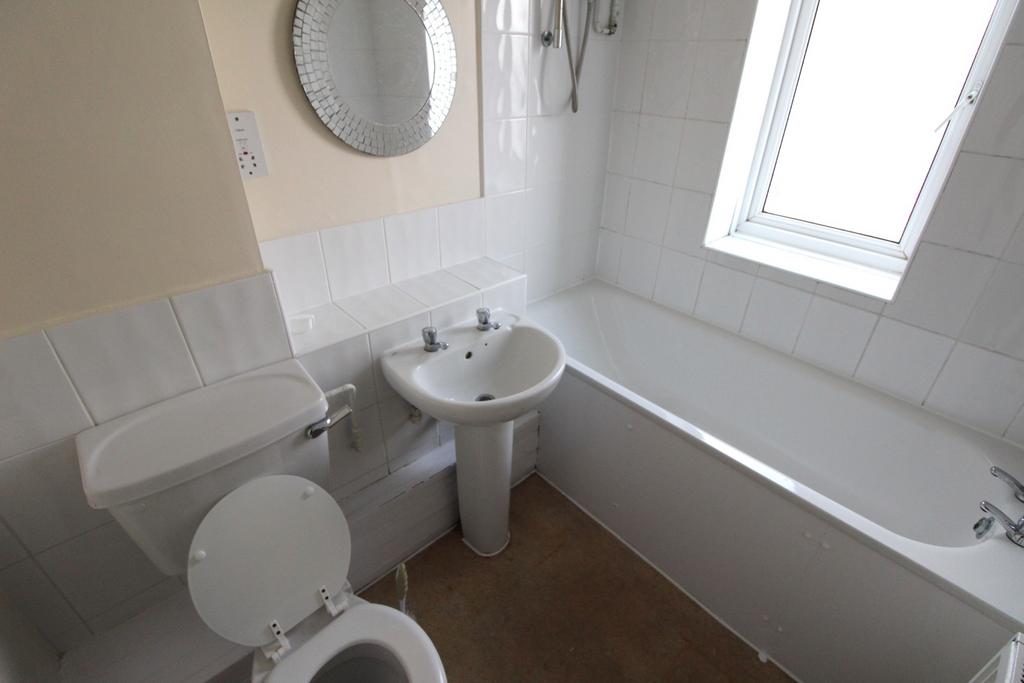 141 Holmbury (1).JPG