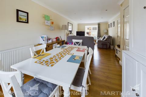 7 Highfield Close, Dunscroft, Doncaster, DN7 4GA