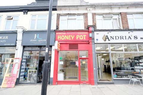 Shop to rent, Green Lanes, Winchmore Hill