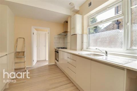 3 bedroom terraced house to rent, Henley Road, IG1