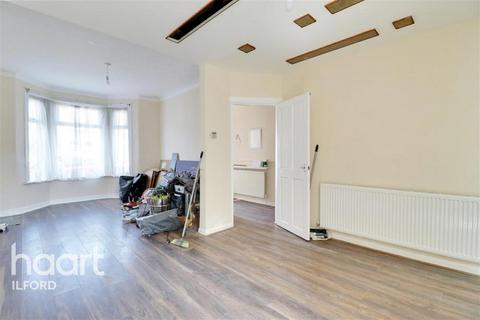 3 bedroom terraced house to rent, Henley Road, IG1