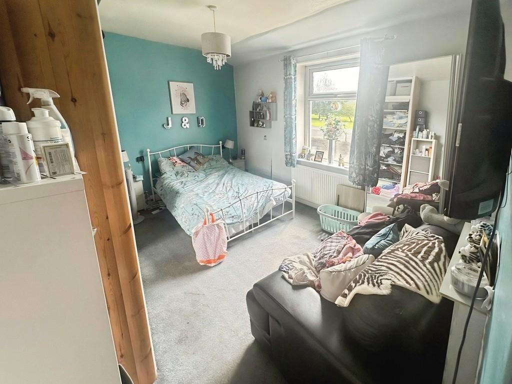 E566edf8-Bedroom 201