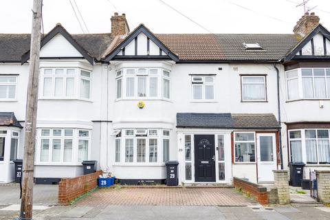 4 bedroom terraced house for sale, Mansted Gardens, Romford RM6