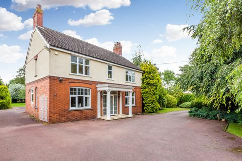 4 bedroom detached house for sale, Newton Road, Rushden NN10