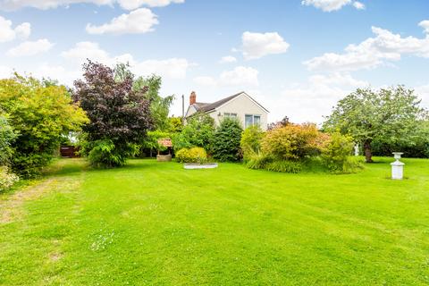 4 bedroom detached house for sale, Newton Road, Rushden NN10