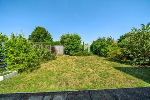 12 Peatmore Close, Woking, GU22 8TQ