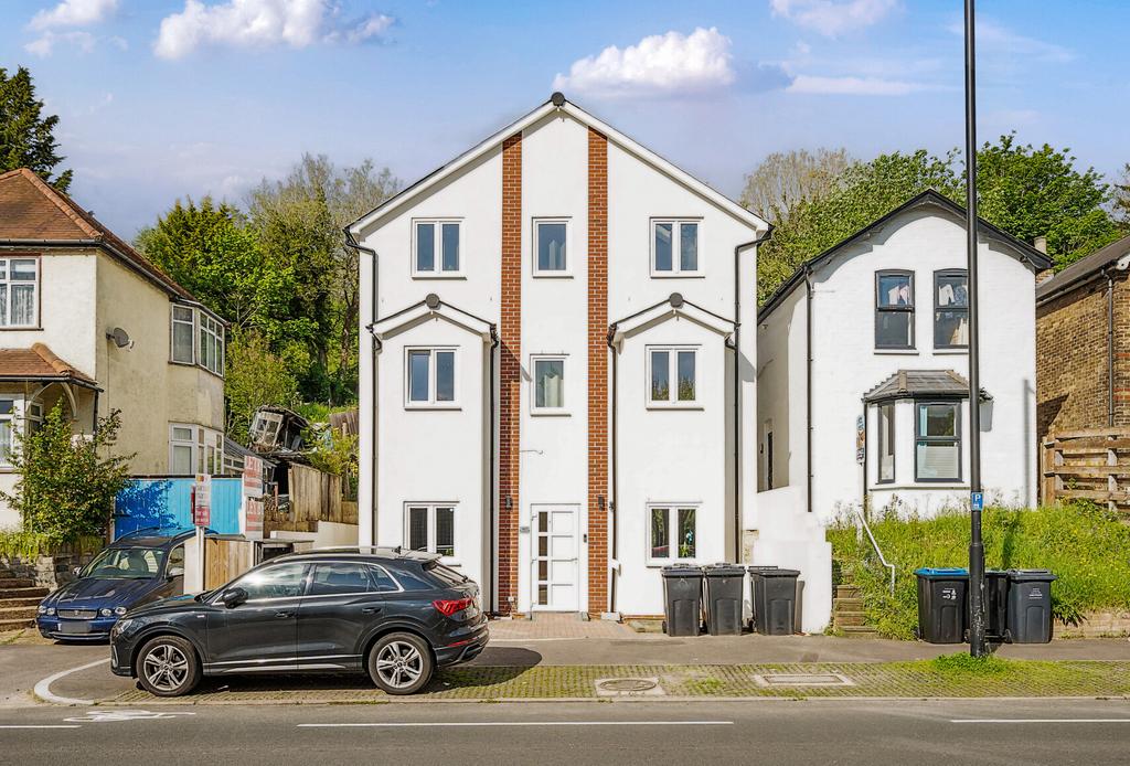 Godstone Road, Kenley CR8 1 bed apartment for sale £275,000