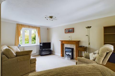 4 Partridge Drive, Uttoxeter, ST14 8TY