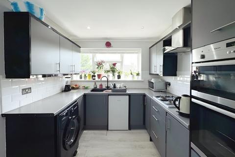 2 bedroom flat for sale, Kenilworth Road, Edgware, HA8