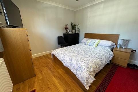 2 bedroom flat for sale, Kenilworth Road, Edgware, HA8