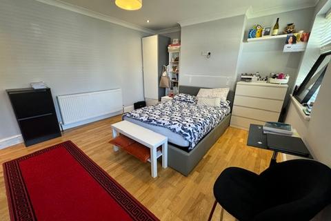 2 bedroom flat for sale, Kenilworth Road, Edgware, HA8