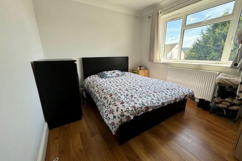 2 bedroom flat for sale, Kenilworth Road, Edgware, HA8