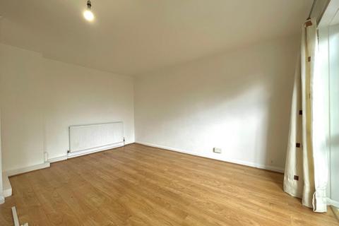 3 bedroom flat to rent, Acacia House, Wood Green