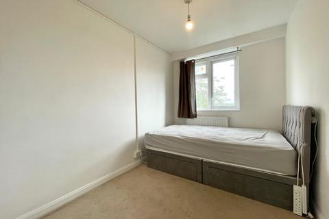 3 bedroom flat to rent, Acacia House, Wood Green