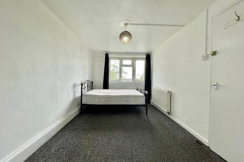 3 bedroom flat to rent, Acacia House, Wood Green