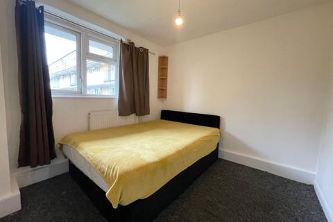 3 bedroom flat to rent, Acacia House, Wood Green