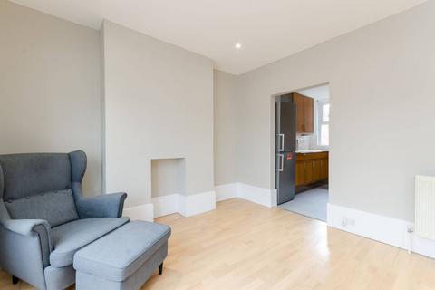 2 bedroom flat to rent, New Kings Road, Parsons Green, London, SW6