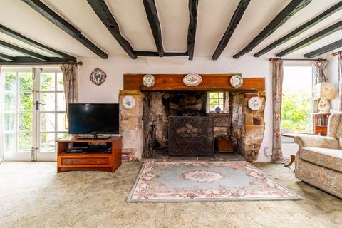 74 High Street, Godstone, RH9 8LW